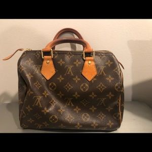 Louis Vuitton Speedy 25. Amazing condition.